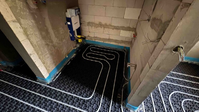 Podlahové topení při rekonstrukci bytu v Hradci Králové