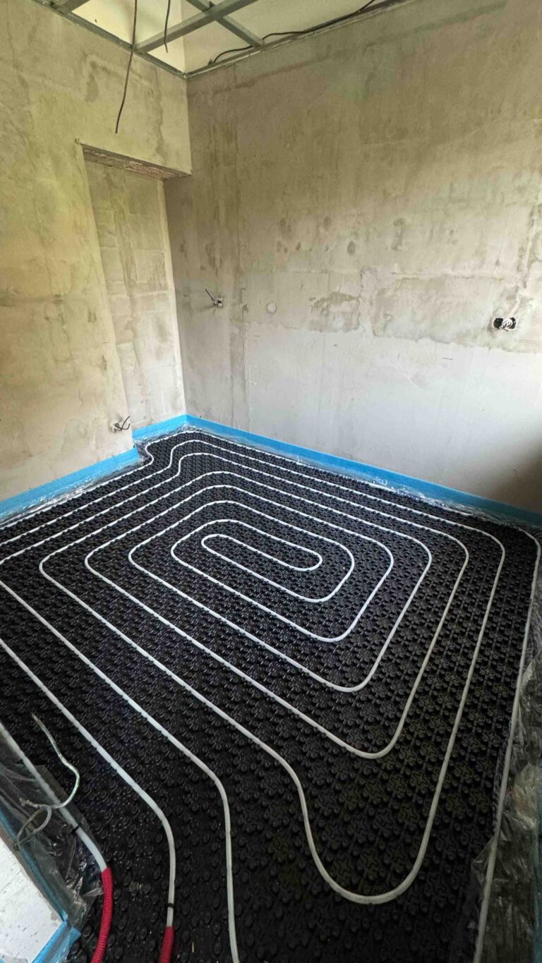 Podlahové topení při rekonstrukci bytu v Hradci Králové